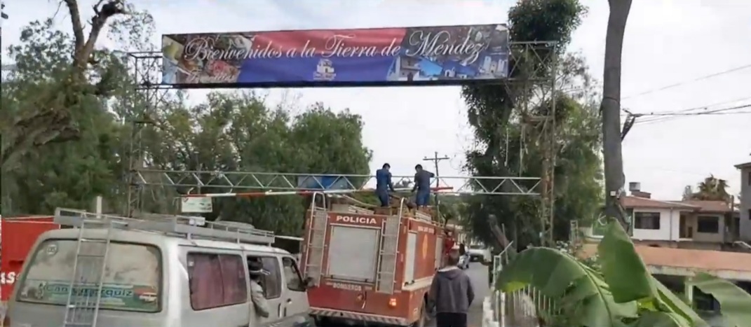 Alcaldía de Tarija trabaja para que carros bomberos puedan pasar por el puente de Tomatitas