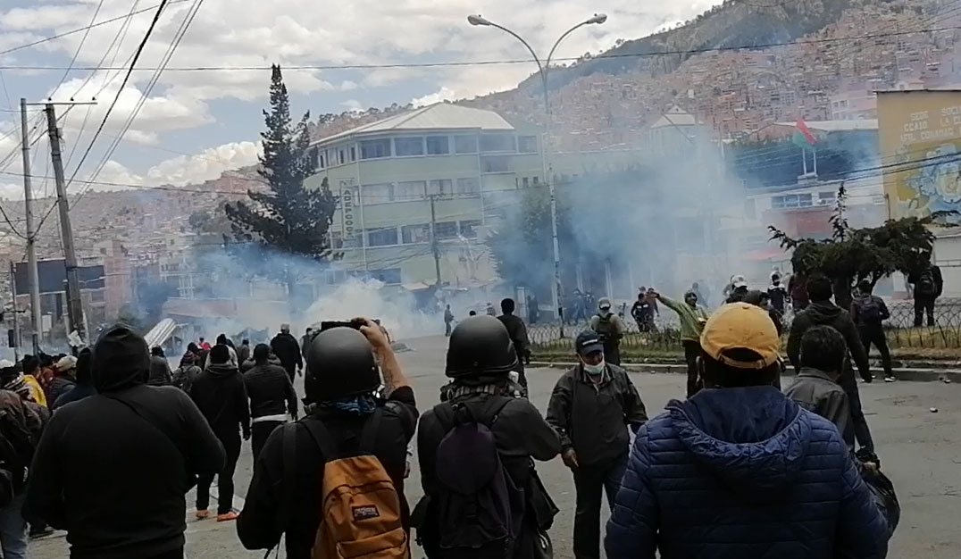 Cocaleros hacen retroceder a la Policía y tienen el control del mercado de Adepcoca