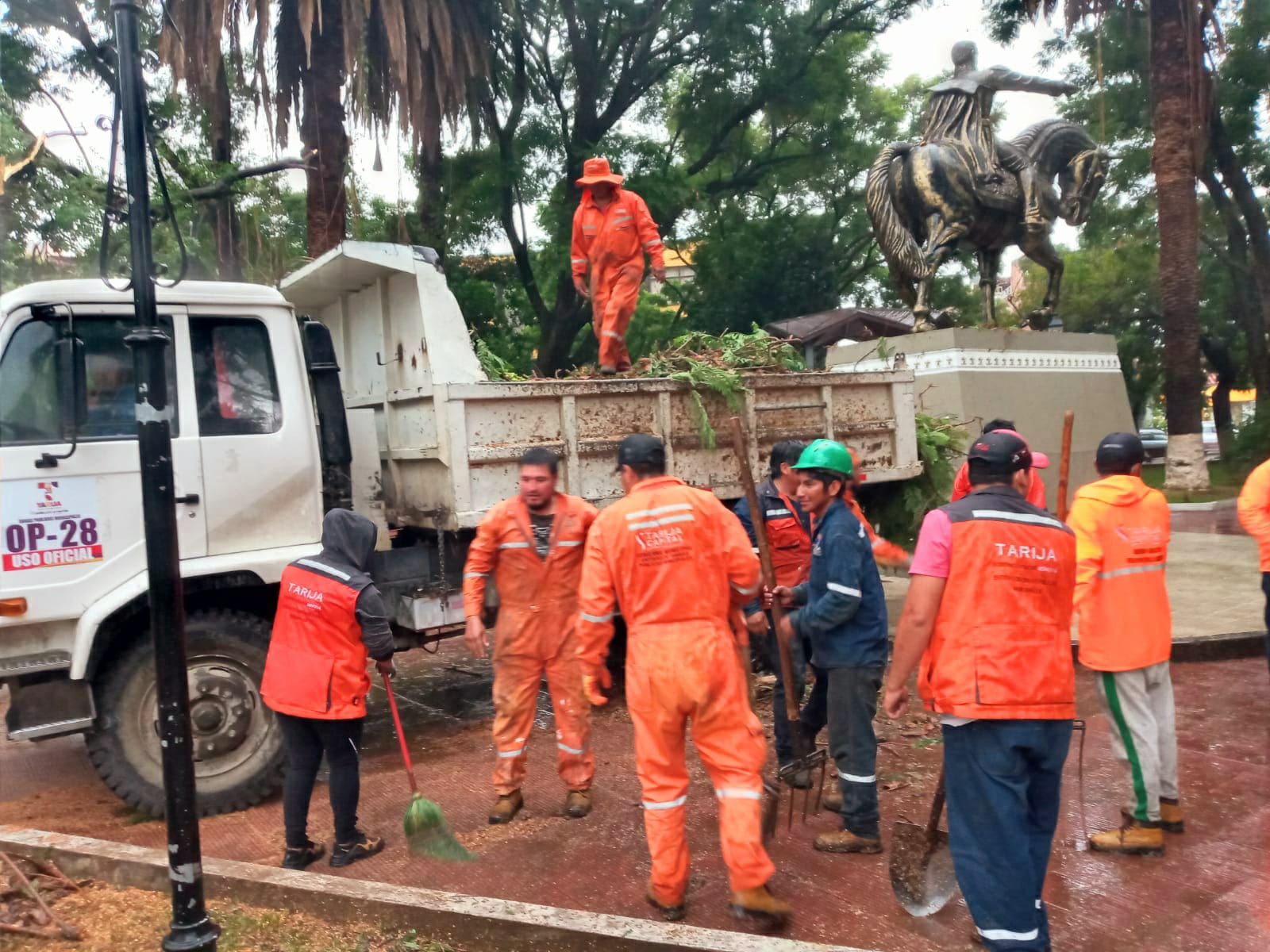 Lluvia y viento provocaron inundaciones y daños materiales en barrios de Tarija