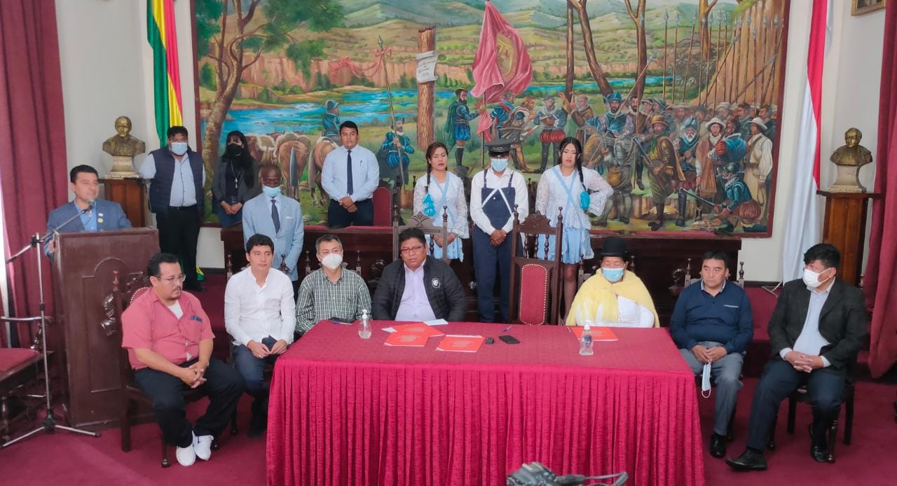 Alcaldía de Tarija y Uyuni firmaron un convenio de hermanamiento para fortalecer el turismo