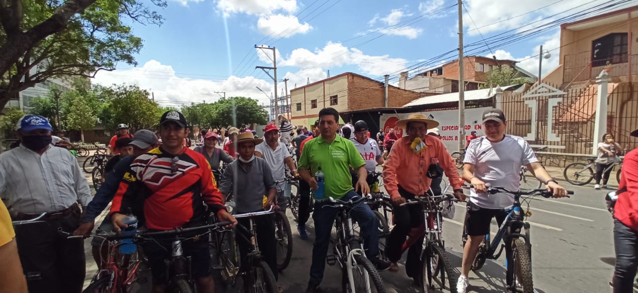 Ciudadanos de Tarija viven una jornada libre de vehículos motorizados por el Día del Peatón