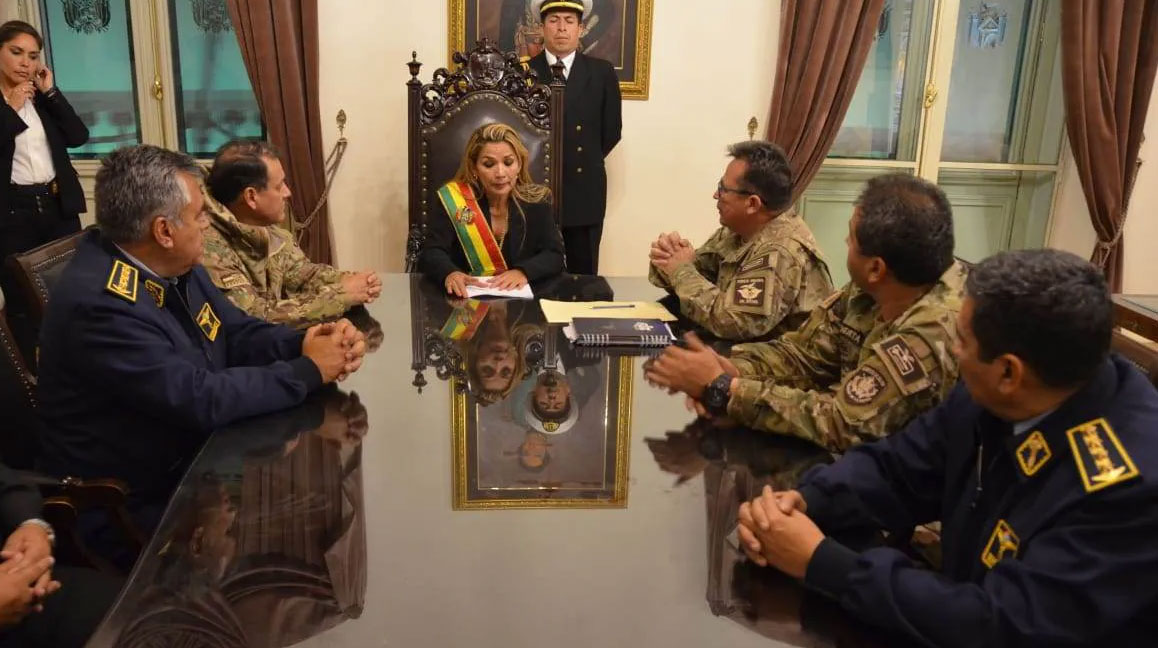 Fiscalía presenta acusación formal contra Añez y excomandantes para juicio por ‘ilegal sucesión presidencial’