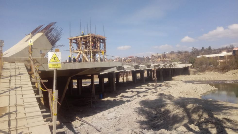 Construcción del puente 4 de Julio tiene un avance en lo físico del 80 por ciento
