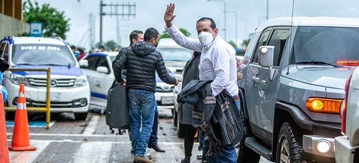 El gobernador Camacho viaja a Potosí para la cumbre por la democracia y pide asistir virtualmente al encuentro con Arce