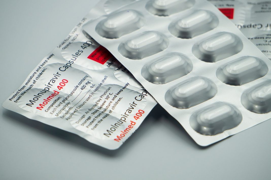 Desde el martes se distribuye en Bolivia la primera cápsula contra el Covid-19