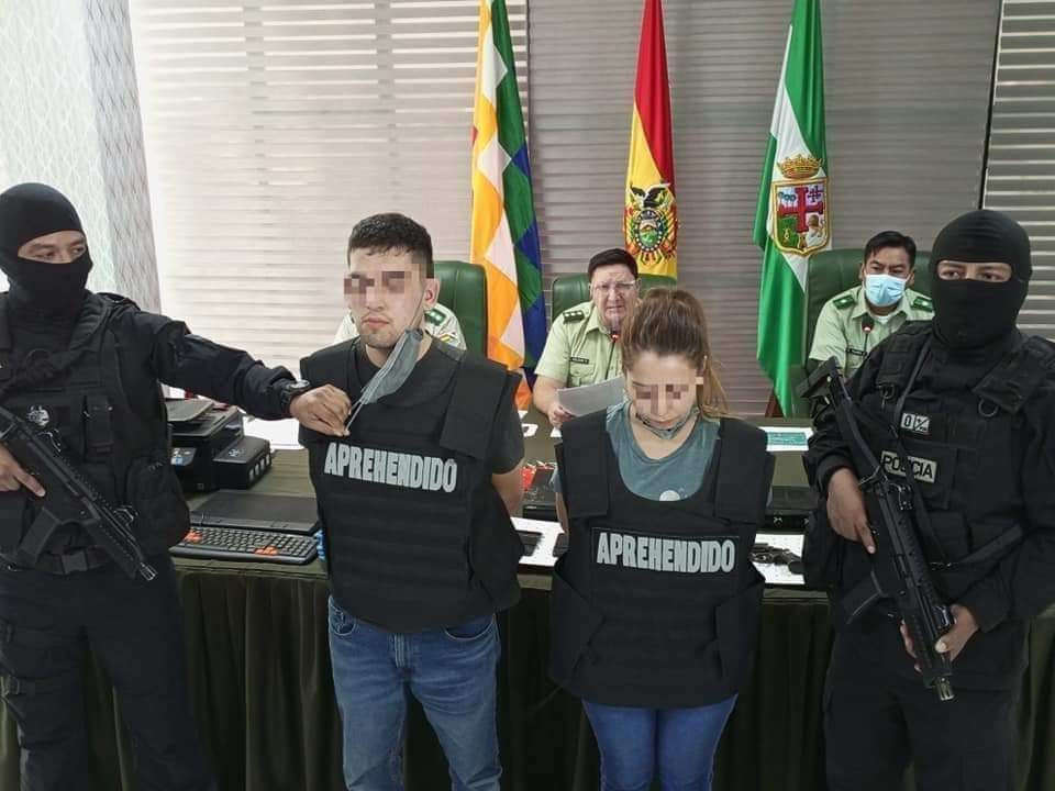 Último: Pareja de chilenos robaba en Santa Cruz