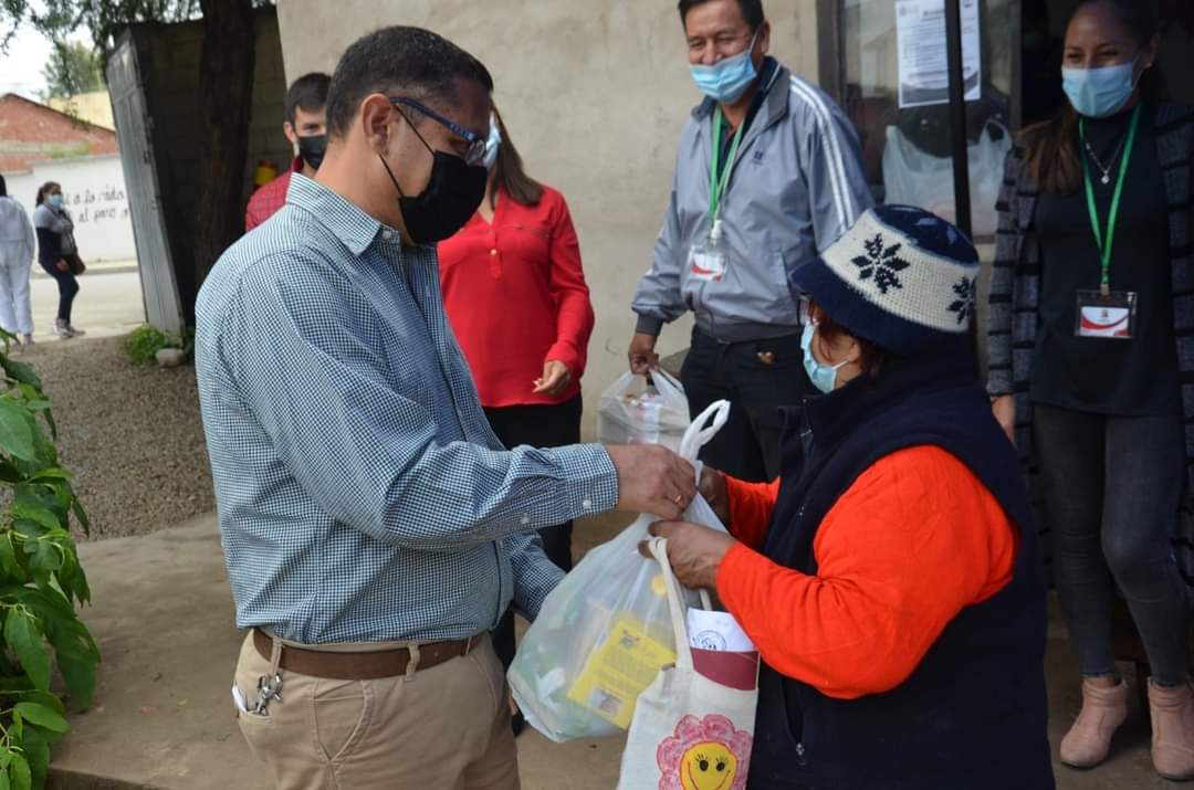 La Gobernación de Tarija cumple con la entrega del paquete alimentario para personas con discapacidad