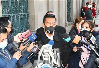 Se intensifica la amenaza de bloqueo por carné de vacunas y el MAS ya habla de flexibilizar la medida