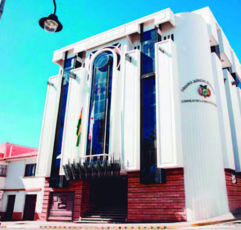 Estudió y aprobó, pero dice que le faltó 15 mil dólares para ser designado juez