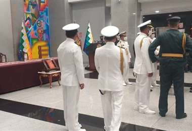 Palacio suspende a último momento entrega de sables a generales por protesta interna