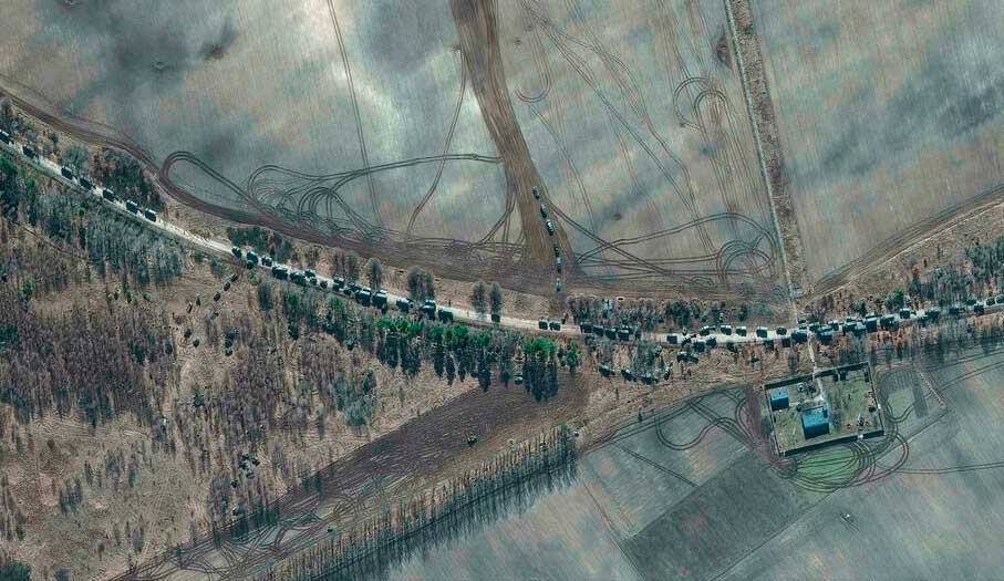 Un convoy militar ruso de 60 kilómetros se dirige hacia Kiev