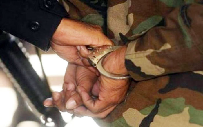 Aprehenden al militar acusado de ayudar a fugar a su hijo presunto feminicida