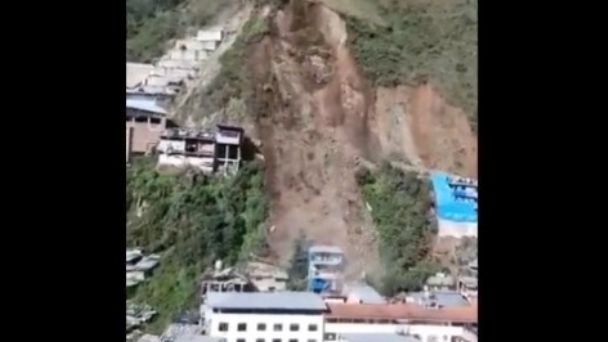 Alud sepulta decenas de casas en un pueblo andino de Perú