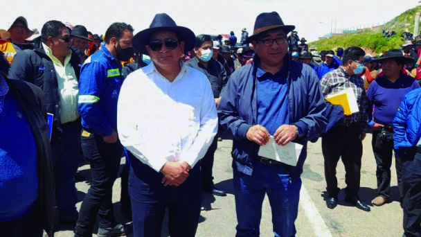 Desaguadero: tras retención de ministros bloqueo se agrava