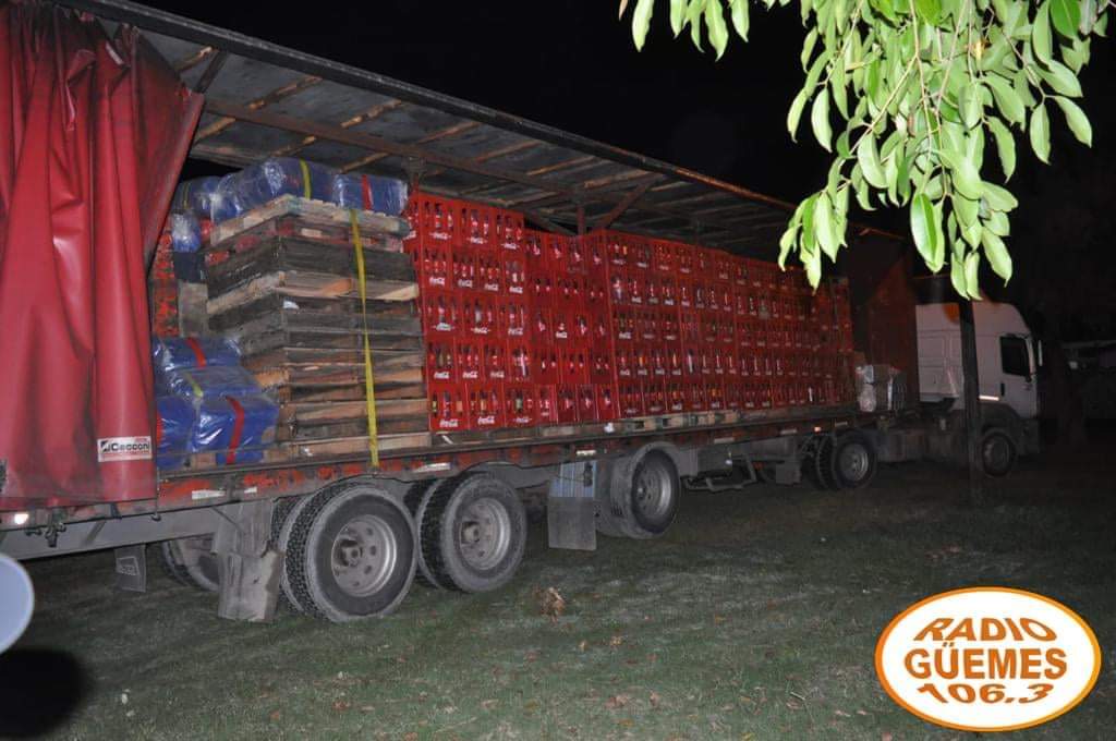 Oran: Decomisan millonaria carga de hoja de coca y cigarros