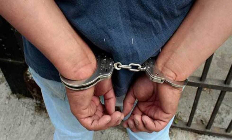 Insólito: Sujeto es sorprendido teniendo relaciones sexuales con su comadre luego de un entierro