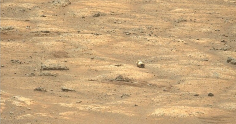 Un cilindro metálico en el planeta Marte
