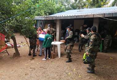 Madre e hija vendían droga y escondían la sustancia en macetas, ladrillos y en un lote baldío