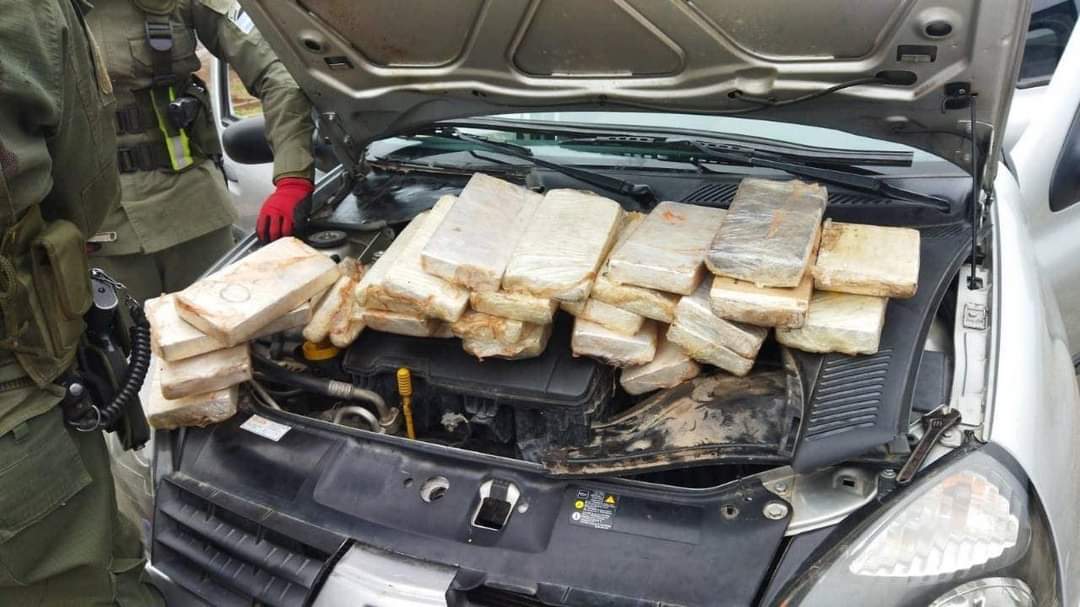 Salta: Gendarmes abrieron el capot de un automóvil y hallaron 28 kilos de cocaína