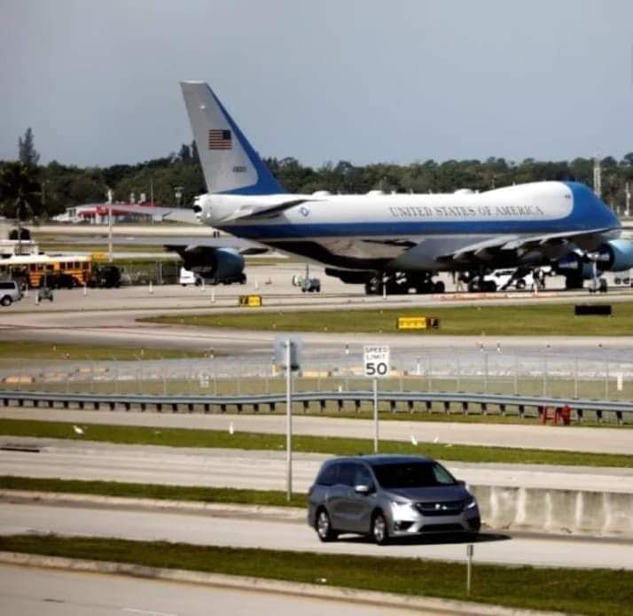 EEUU: Pasajero logra aterrizar un avión luego que el piloto se pusiera mal