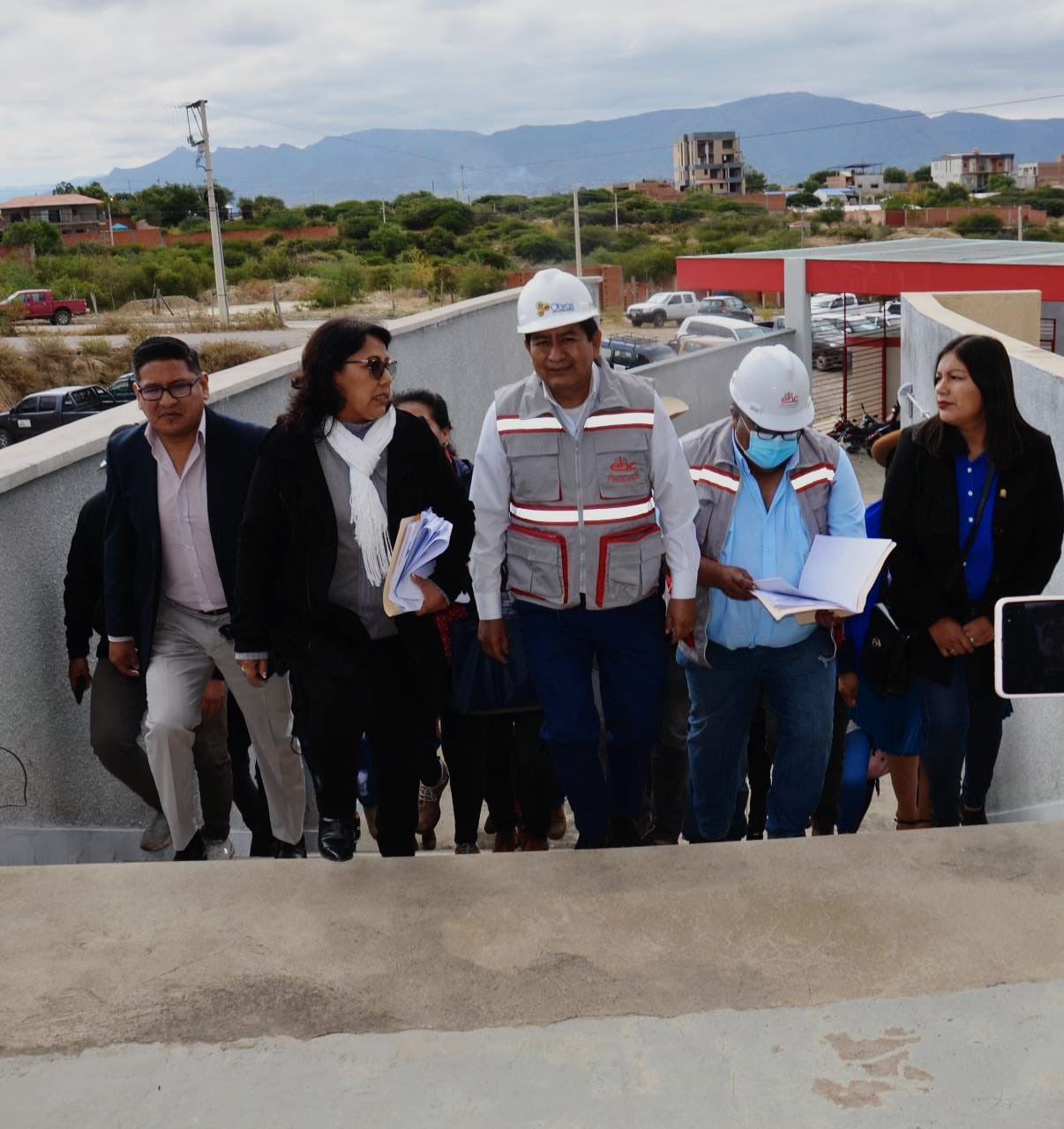 Gobernación de Tarija demuestra a Ministro Montaño falta de trabajos en Velódromo y Piscina Olímpica