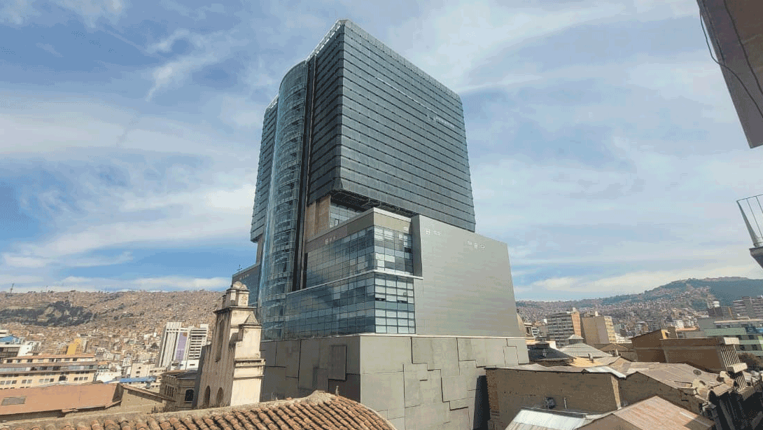 Sismo: Freddy Mamani niega fisuras en la Asamblea, dice que hubo ‘dilatación’ y se descascaró pintura