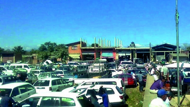 México Chico: pobladores controlan la megaferia chapareña de autos chutos