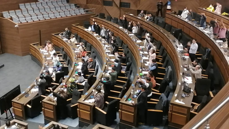 Criticado por los propios oficialistas y voto dividido, el Ministro de Gobierno pasa interpelación y seguirá en el cargo