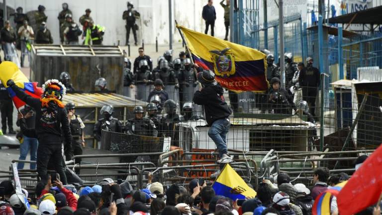 El Congreso de Ecuador discute destitución de Lasso