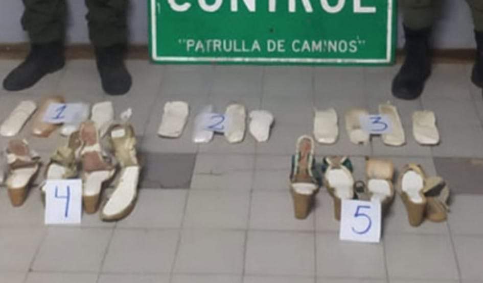 Argentina: Seis bolivianas caen llevando droga oculta en sus zapatos