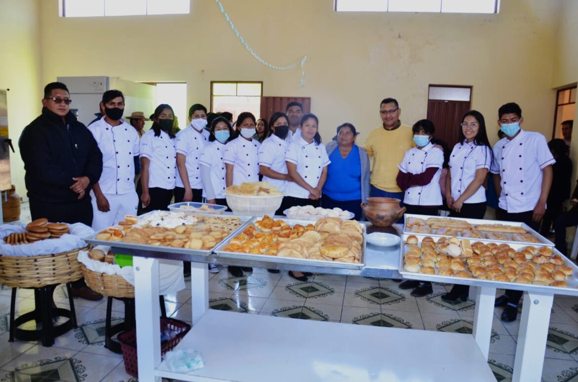 Gobernador de Tarija inaugura panadería productiva en San Andrés