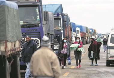 Bloqueo en Cuatro Cañadas cansa a pobladores y fracasa diálogo con la Gobernación