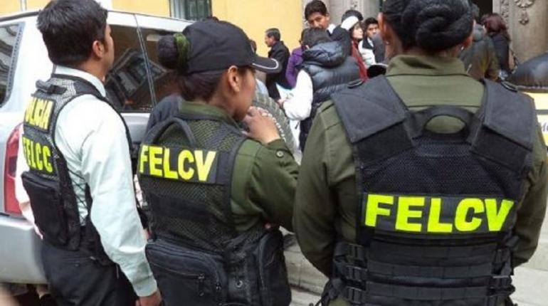 “Van a salir muertas”: un hombre agredió y amenazó con una botella a su pareja y a la hija de la mujer