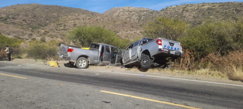 Tres ancianos pierden la vida en aparatoso choque de camionetas