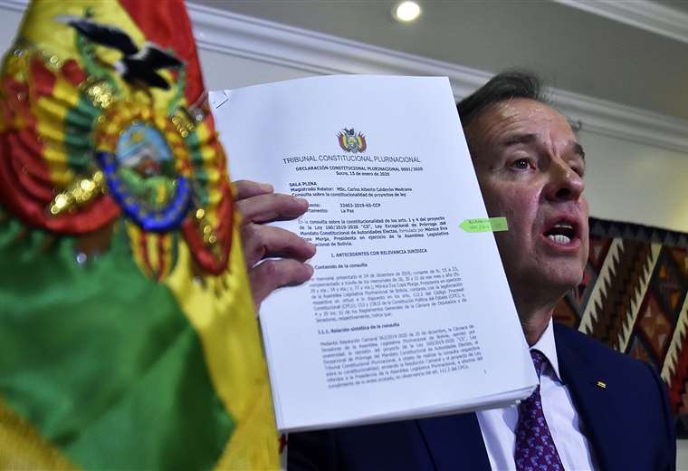 Tuto revela chats de Salvatierra y de Rivero en los que clamaban por ayuda