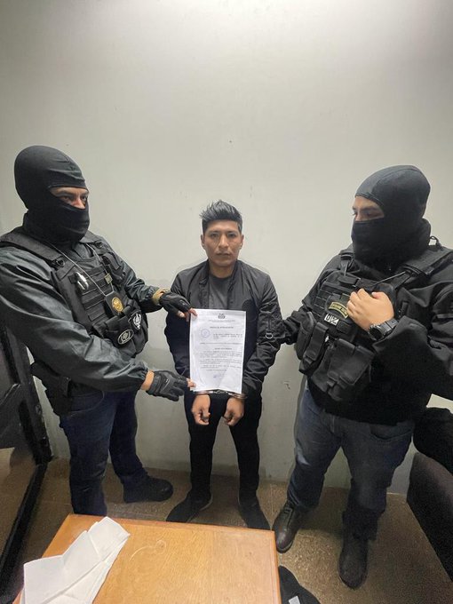 Javier, acusado del feminicidio de Viviana, llega a Santa Cruz y está bajo custodia policial