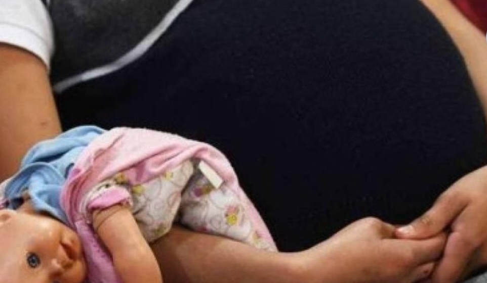 Una niña de 13 años recibió siete puñaladas por un sujeto mayor de 21 años con el que vivía