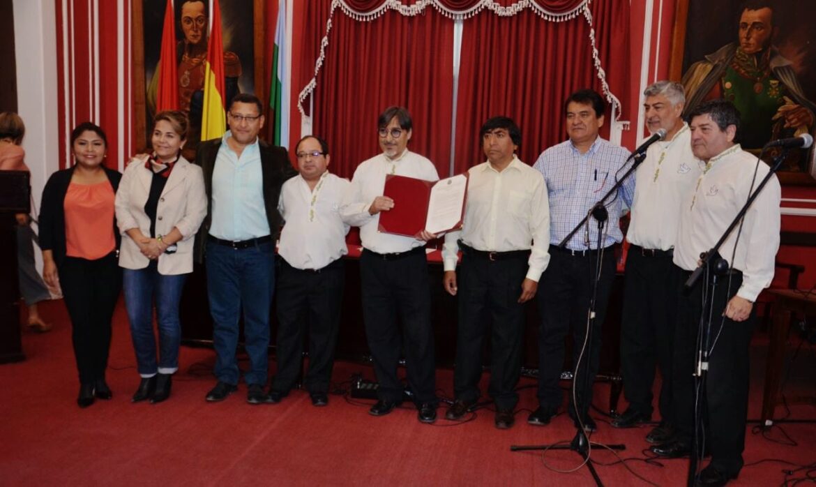 Gobernación de Tarija reconoció los 37 años de trayectoria del grupo “Libertad”