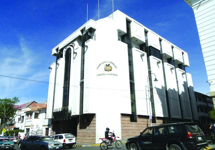 Audio revela coordinación de pegas y planes para las elecciones judiciales