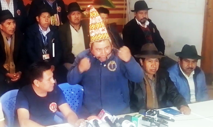 Líder de la Confederación de Campesinos desafía a pelear y amenaza a Camacho
