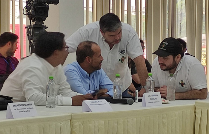 Fracasa el diálogo: Camacho y los cívicos abandonan la reunión y ratifican continuidad del paro