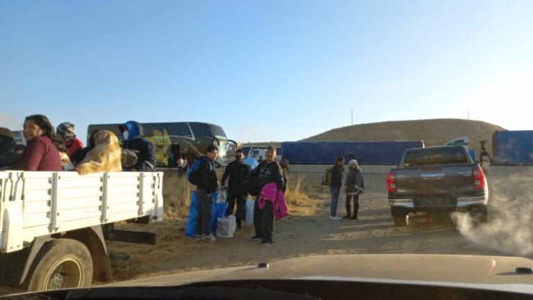 Mineros de Colquiri retoman bloqueo, lo trasladan a Mantecani y no hay salidas al interior