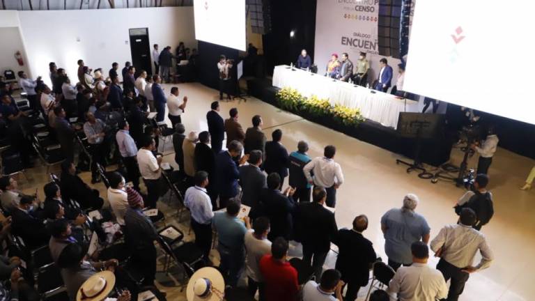 La cumbre por el censo se lleva a cabo sin medios y con denuncias de restricción de uso de celulares