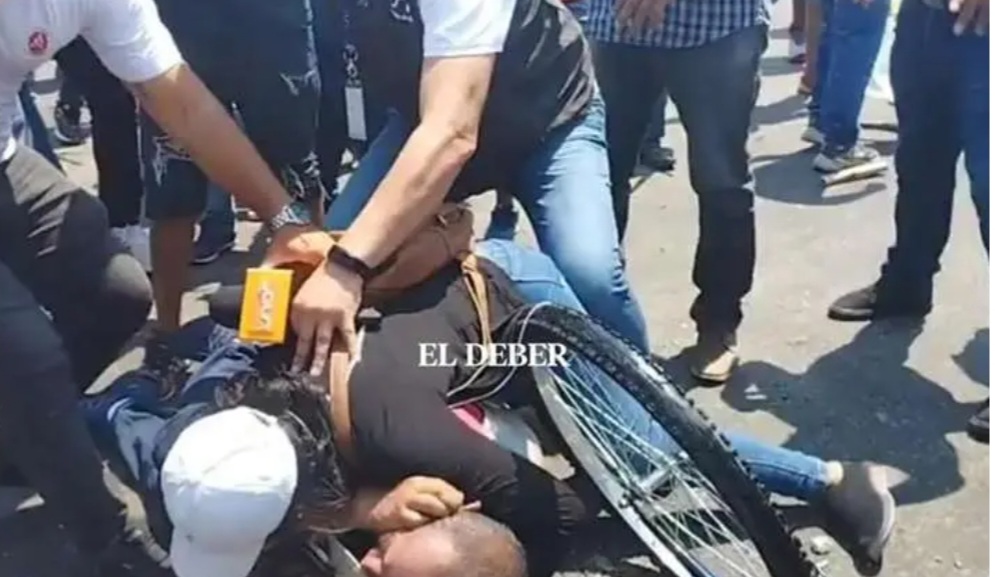 Afines al MAS agreden a periodistas y destruyen equipos en su marcha hacia el Chiriguano