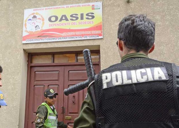 Tarija: Aprehenden a cinco menores de edad por portar armas blancas y sustancias controladas cerca de un colegio