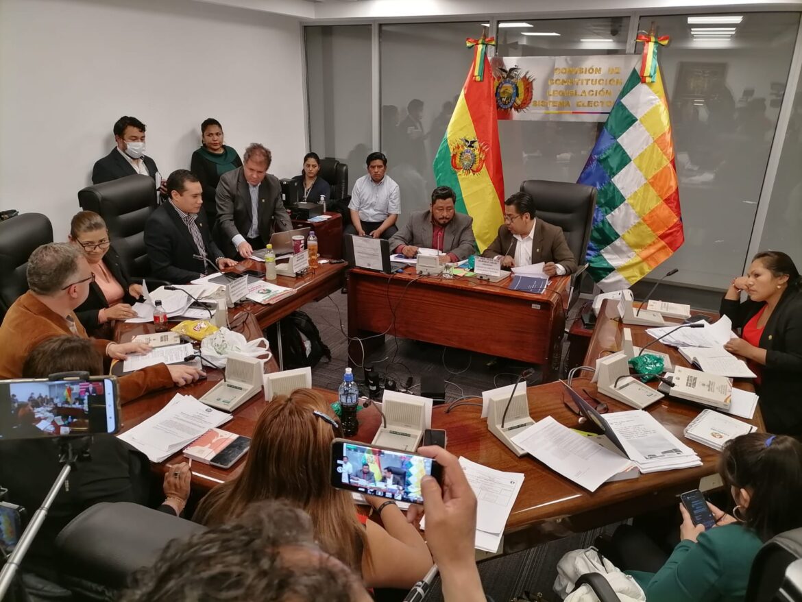 Tratamiento a proyectos de ley del Censo continúa y se convoca al ministro Cusicanqui