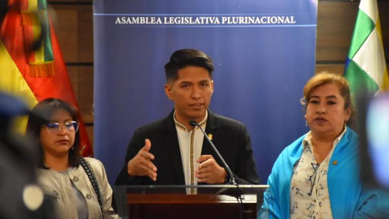 “Jugaron a torcer el brazo”: Andrónico pide levantar el paro y dice que no obstaculizarán la Ley del Censo