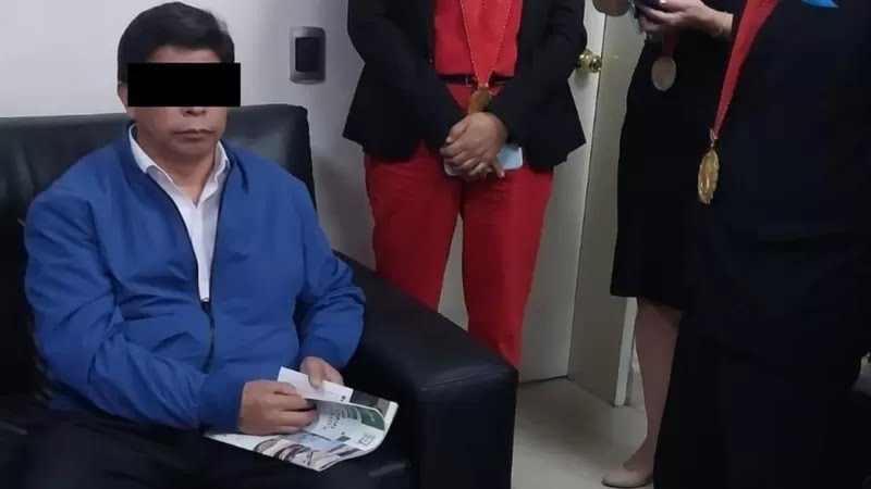 Último: Destituyen y detienen al presidente de Perú después de que disolviera el Congreso y anunciara un «gobierno de excepción»