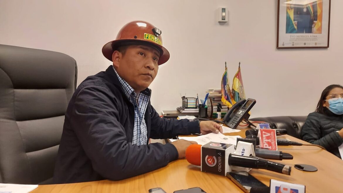 Diputado llama malagradecidos a ministros porque no defienden a Evo de ataques del Perú
