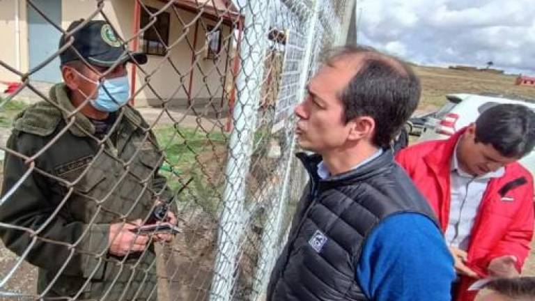 Diputado español denuncia que autoridades lo expulsaron de Bolivia cuando ya estaba en el avión